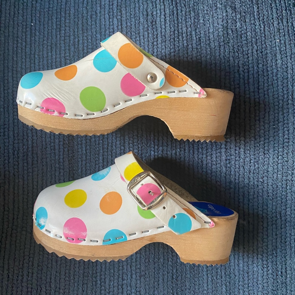 Kid’s Clogs - Picture 2 of 6